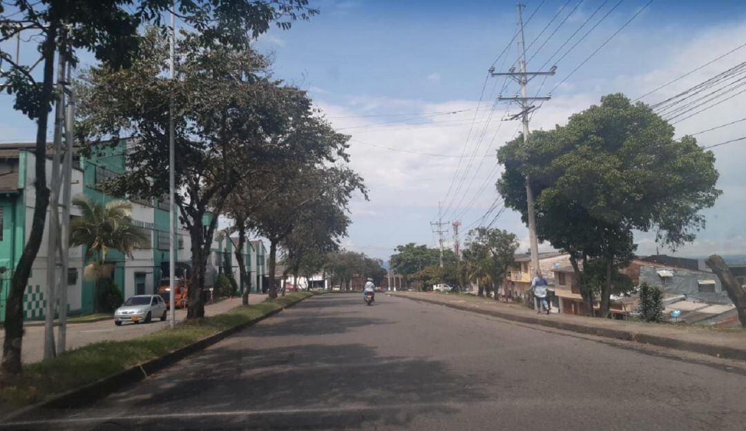 Avenida al sur de Armenia entre la glorieta tres esquinas y el estadio Centenario