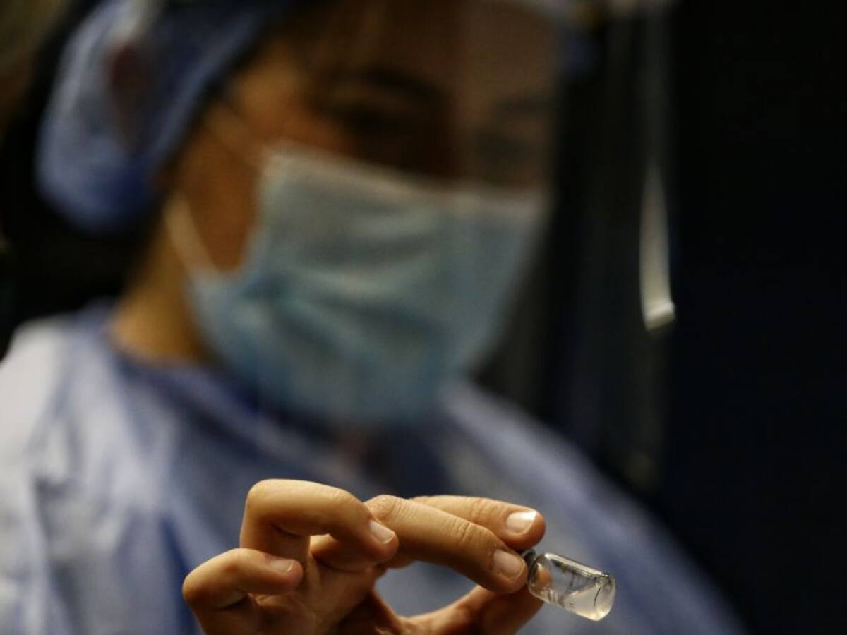 Colombia aplicó en 10 días el último millón de vacunas contra la COVID-19