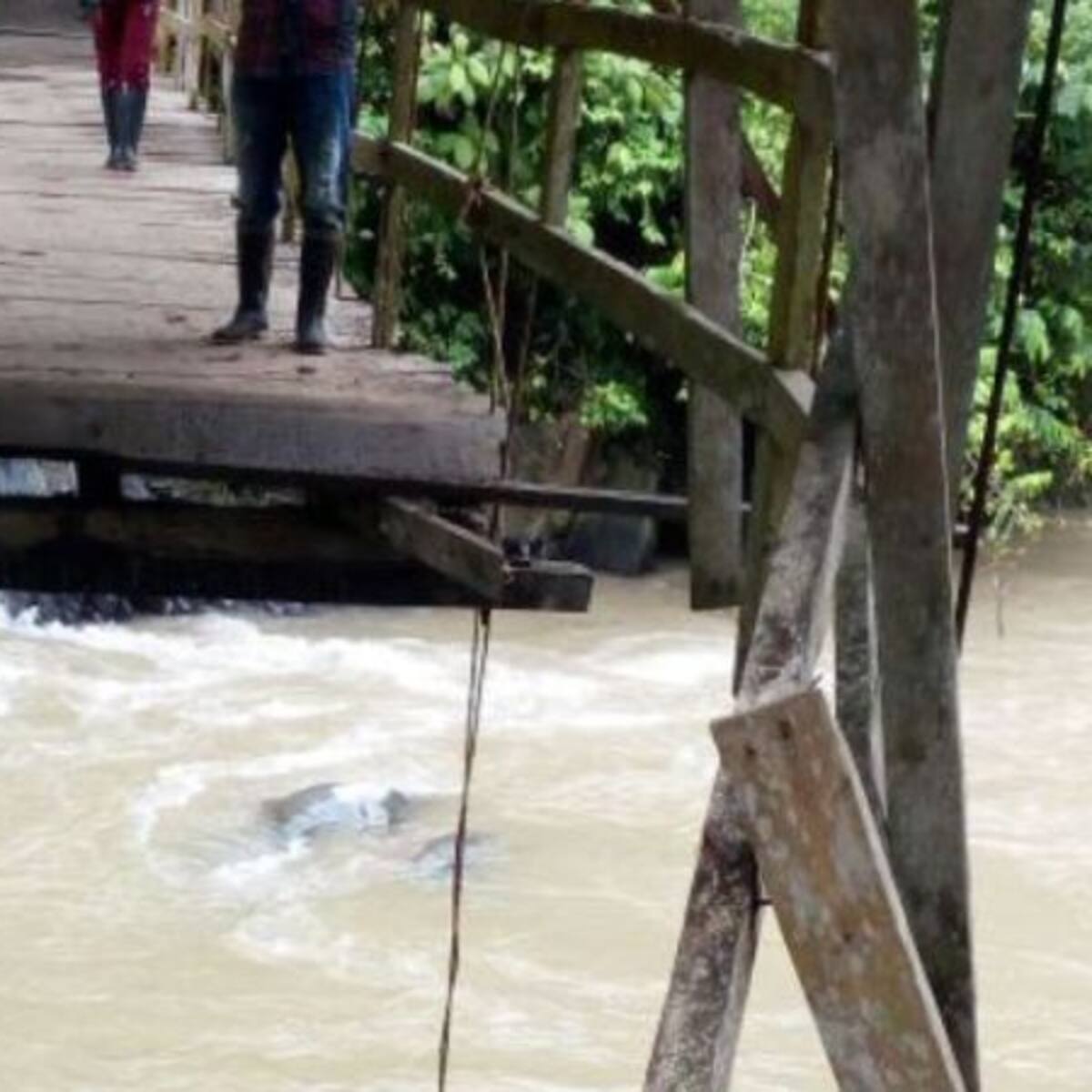 Buscan el cuerpo de una niña indígena que cayó a un río de Pueblo Rico