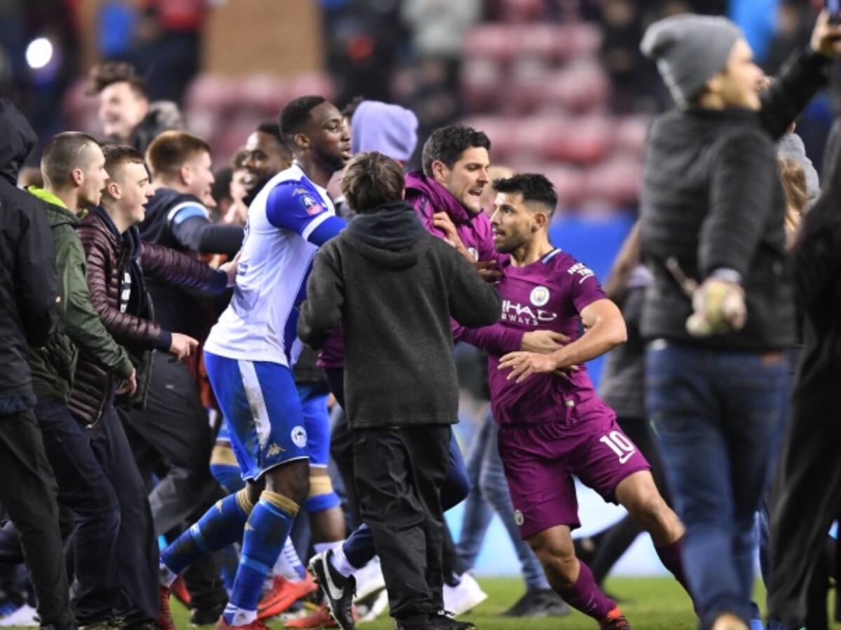 Agüero golpeó a un hincha tras la eliminación del Manchester City