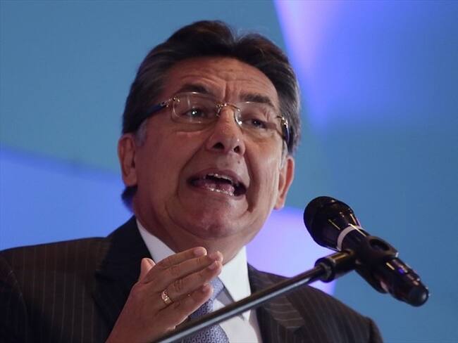 El fiscal general Néstor Humberto Martínez ofreció una rueda de prensa en la que explicó cómo opera la red criminal de compra de votos en el país. Foto: Colprensa