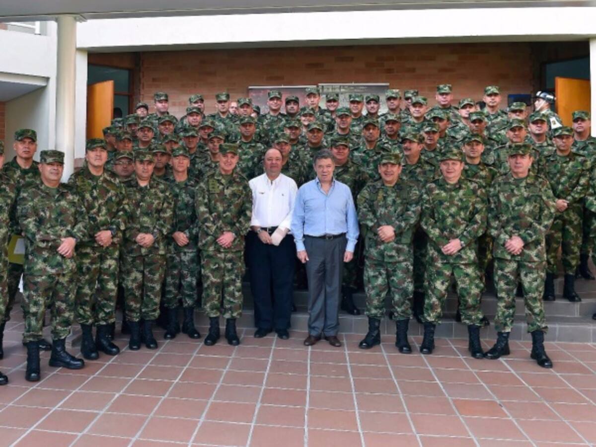 Santos instruyó a Altos Oficiales del Ejército para pedagogía de la paz