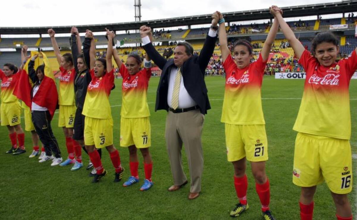 La Selección de Fútbol Femenino Sub20 de Bogotá, se coronó campeona del Campeonato Nacional de la categoría, luego de empatar 2-2 en la última fecha del cuadrangular final al representativo de Antioquia.