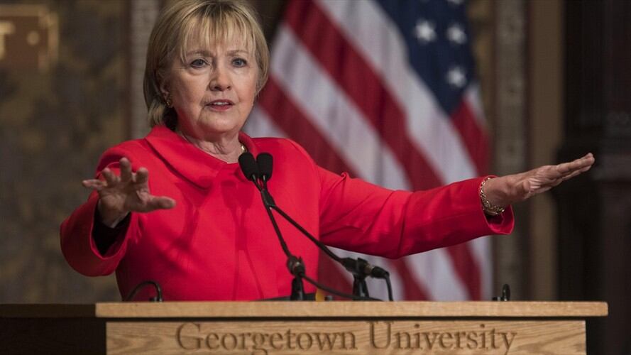 , Hillary Clinton durante su intervención en la Universidad de Georgetown en Washington, Estados Unidos hoy 31 de marzo de 2017.. Foto: Agencia EFE