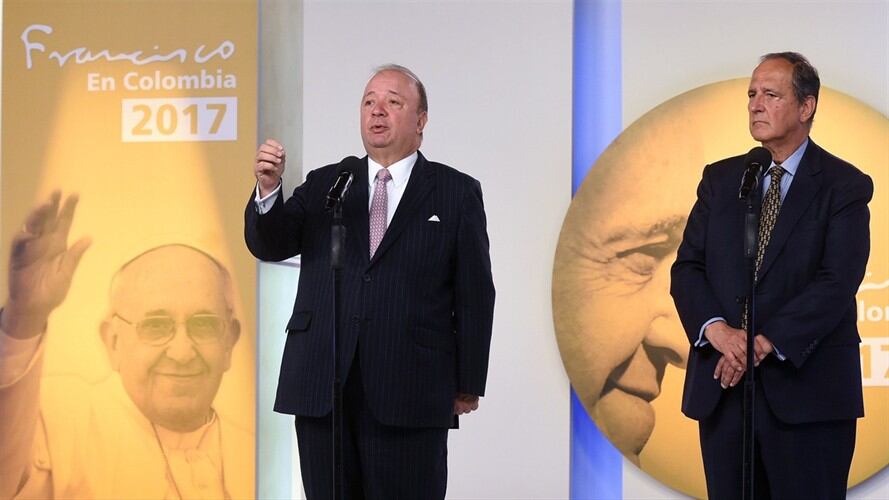 Eln se comprometió a liberar a sus secuestrados, dice el Gobierno. En foto: Luis Carlos Villegas y Juan Camilo Restrepo. Foto: Ministerio de Defensa