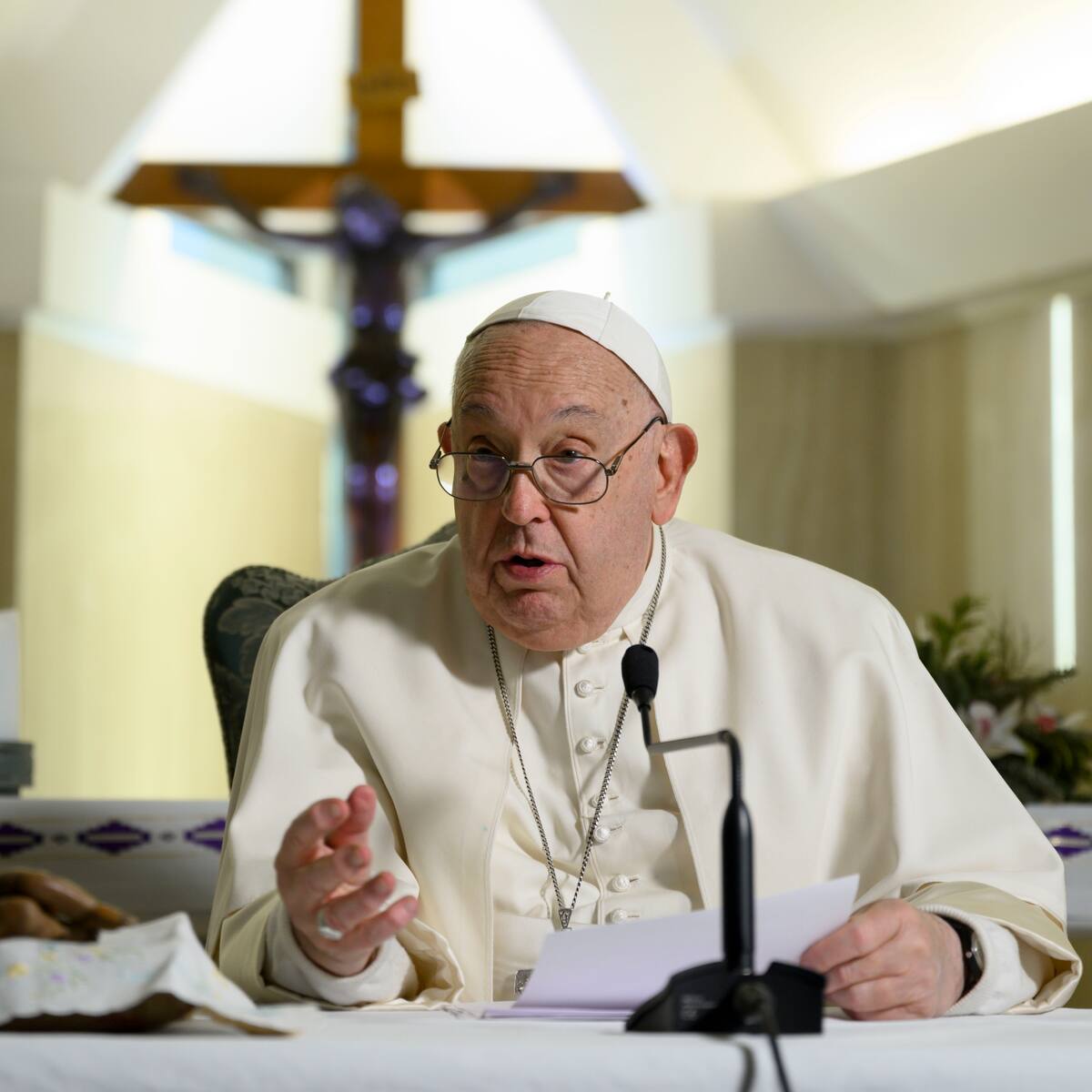 Papa Francisco pasó una “noche tranquila” tras ser diagnosticado con neumonía