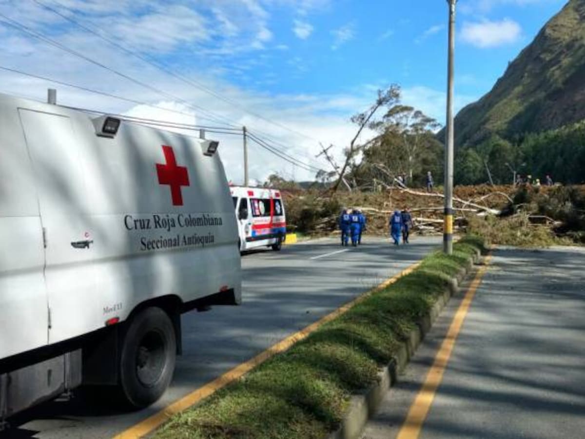 Cruz Roja presta atención psicológica a familiares de desaparecidos en derrumbe