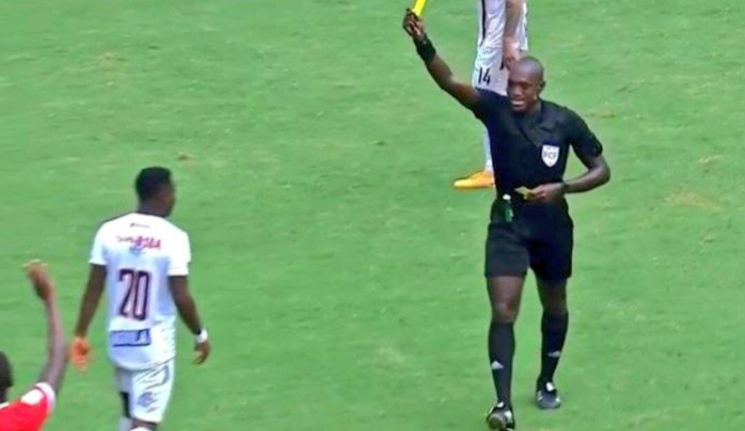 Jhon Hinestroza en el partido América vs Tolima en el Finalización 2021