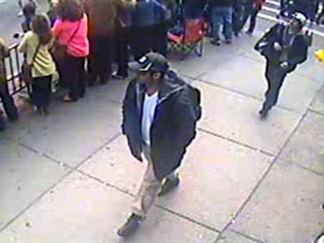 FBI presentó las fotos de dos sospechosos de colocar bombas de Boston