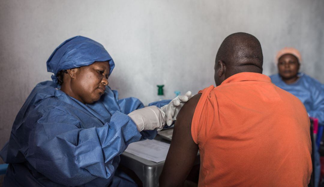 Vacunación contra el ébola