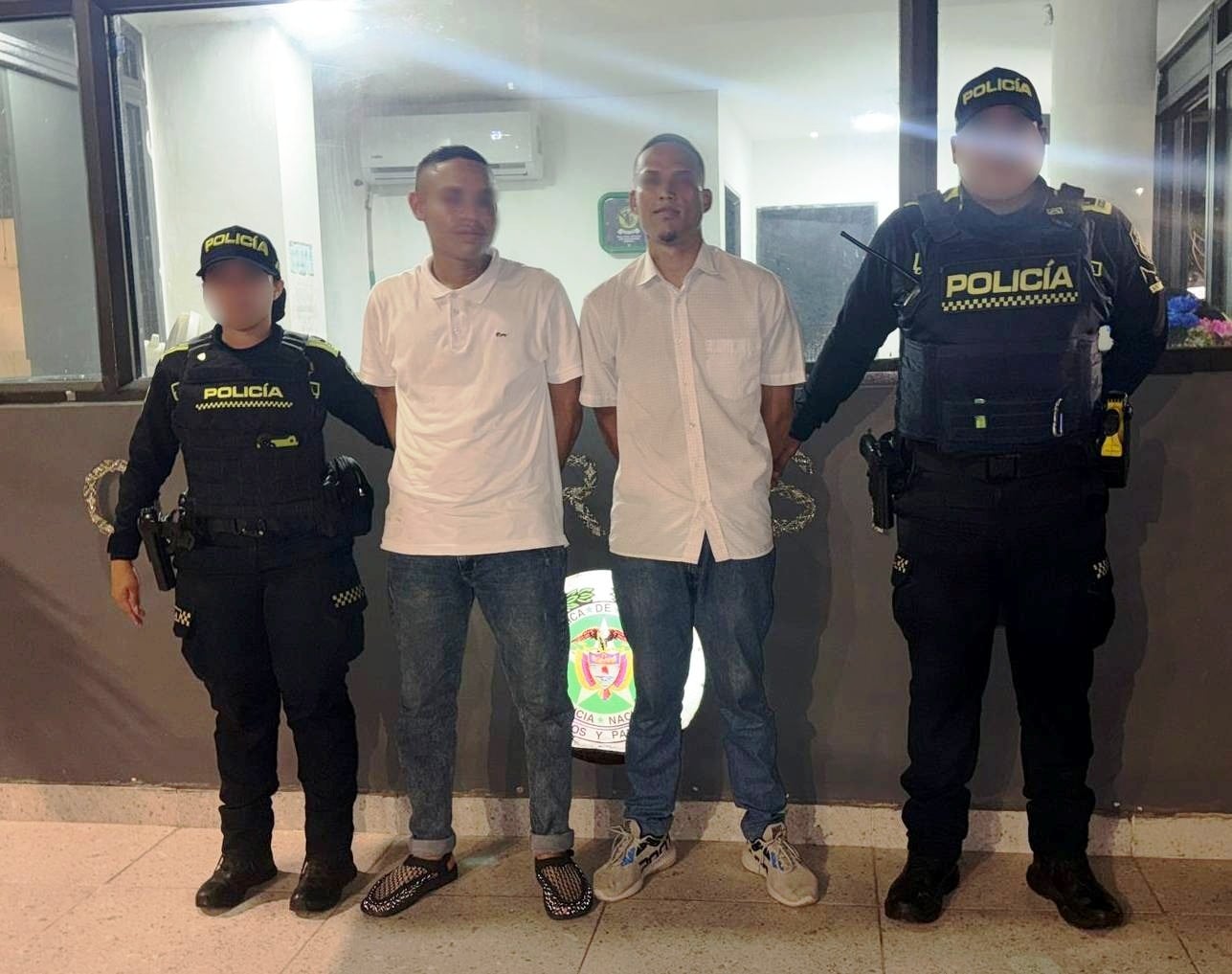 Caen dos presuntos delincuentes por hurto de una cadena de oro a un turista