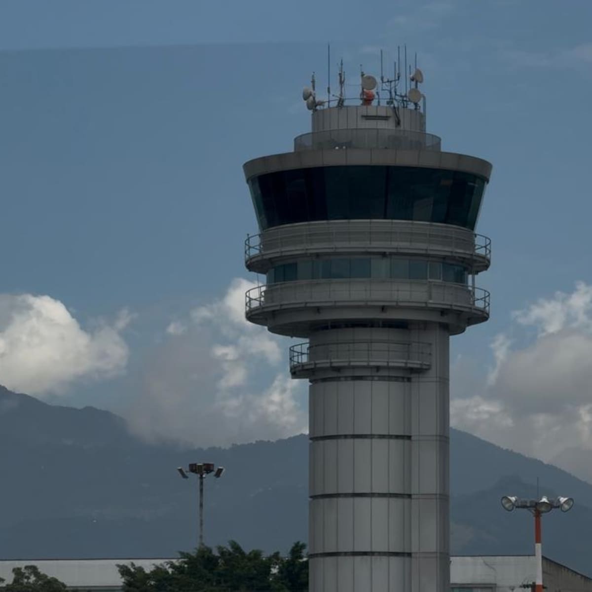 Procuraduría pide explicaciones a Aerocivil por demoras en mantenimiento de equipos de navegación