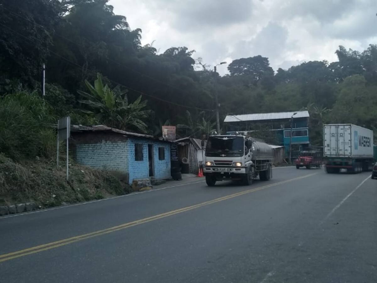 Millonarias pérdidas por cierres en la vía a la Línea