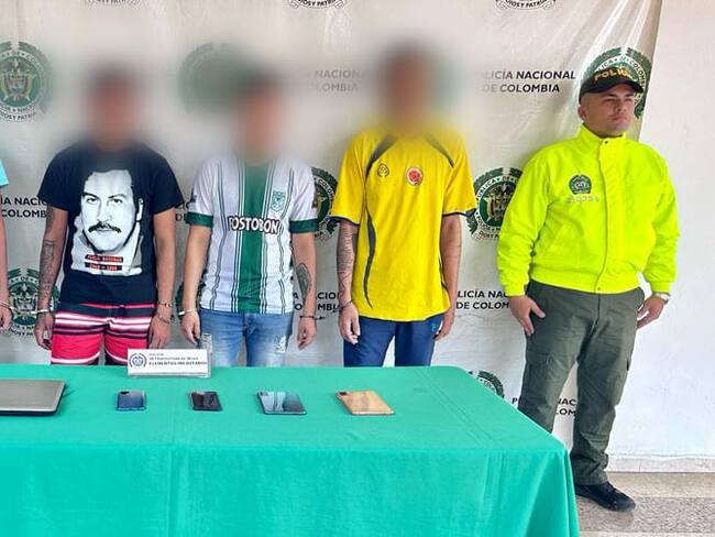 Los capturados fueron dejados a disposición de autoridad competente, donde un juez de control de garantías decidió cobijarlos con medida de aseguramiento en establecimiento carcelario.