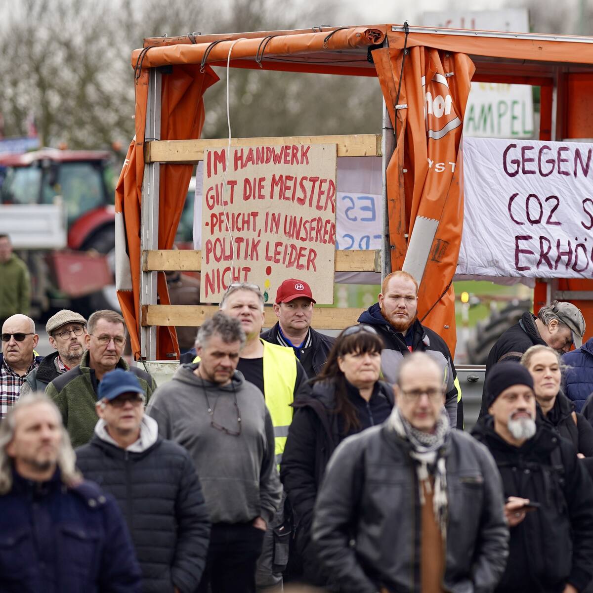 Agricultores alemanes cierran dos semanas de protesta contra los recortes