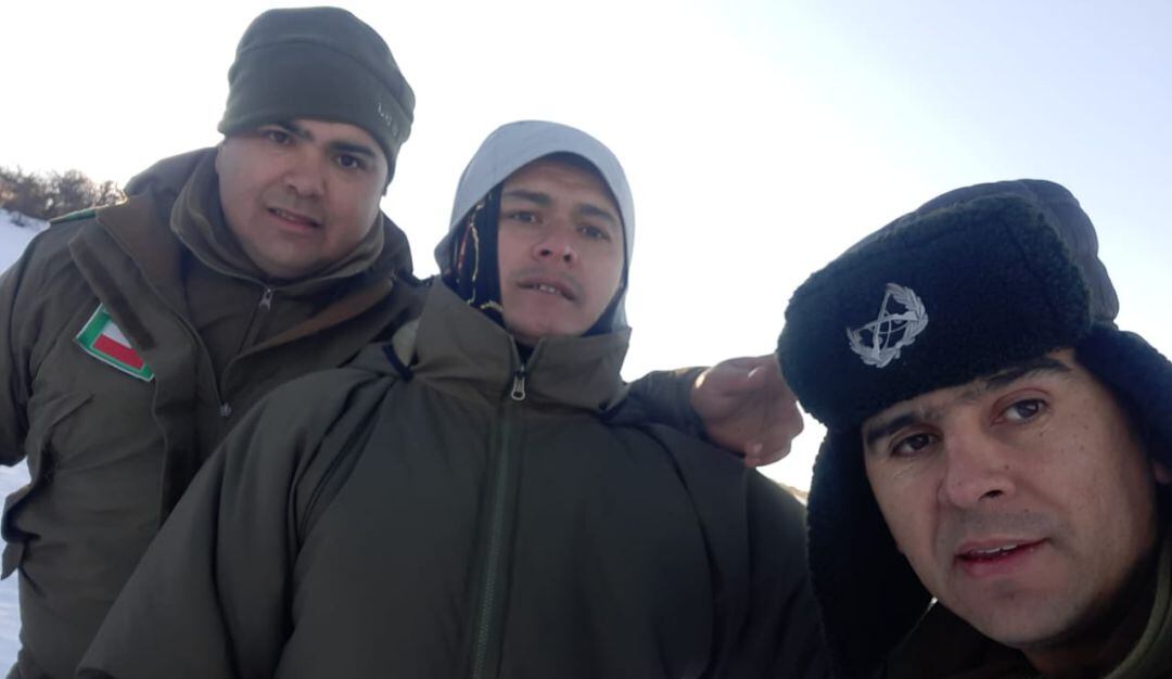 Rescatan colombiano perdido en montañas de Chile