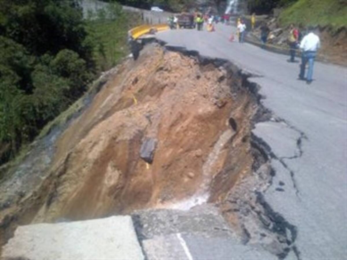 Los transportadores son los más afectados por el cierre de la vía Manizales - Bogotá
