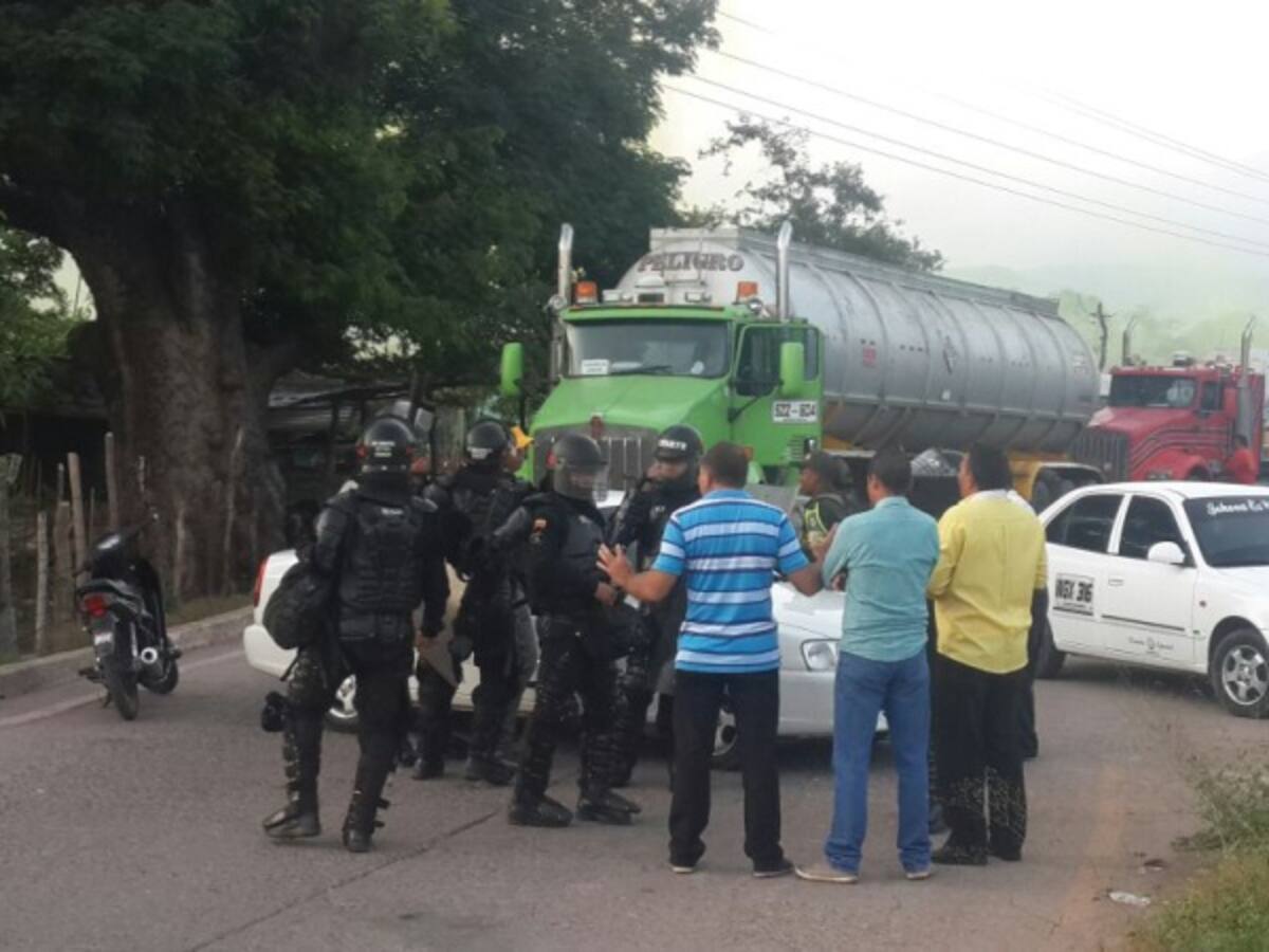 Heridos y detenidos dejan protestas y bloqueo de vía en el Cesar