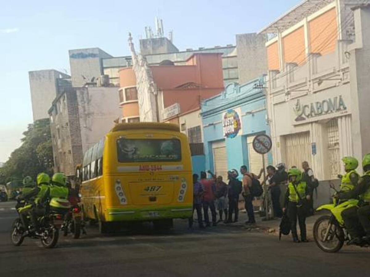 Cayó el sujeto que atacó a mujer en un bus del servicio público