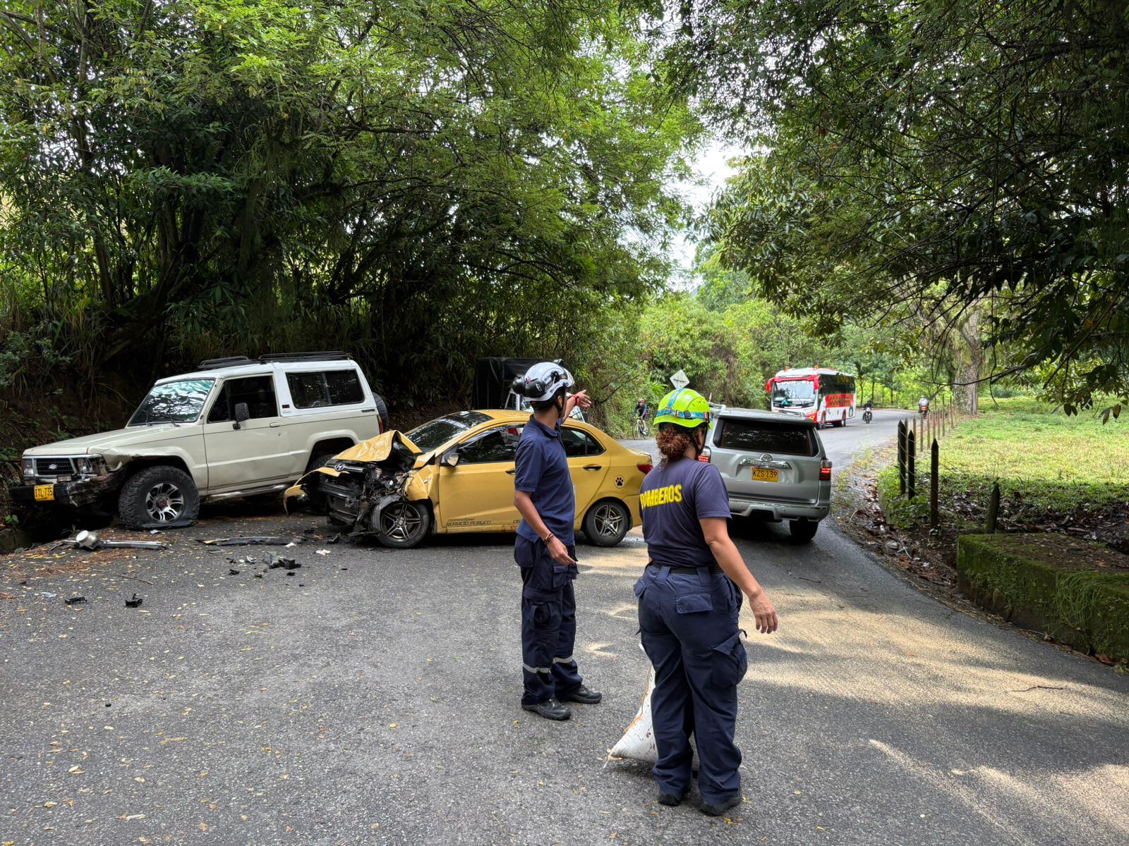 Accidente de tránsito en el municipio de Hispania- foto bomberos