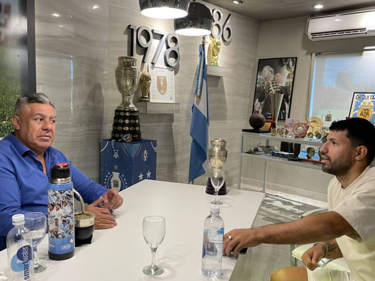 Agüero habló con 'Chiqui' Tapia y sí irá al Mundial de Qatar 2022