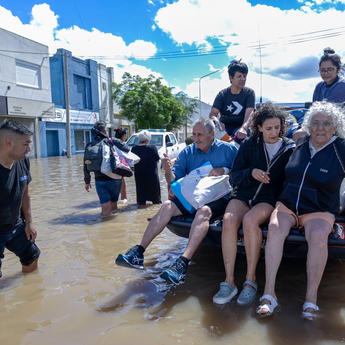 Inundación en Argentina deja 16 muertos y USD 400 millones en daños