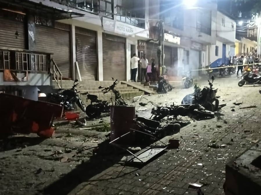 Moto con explosivos detonada en la estación de policía de Briceño