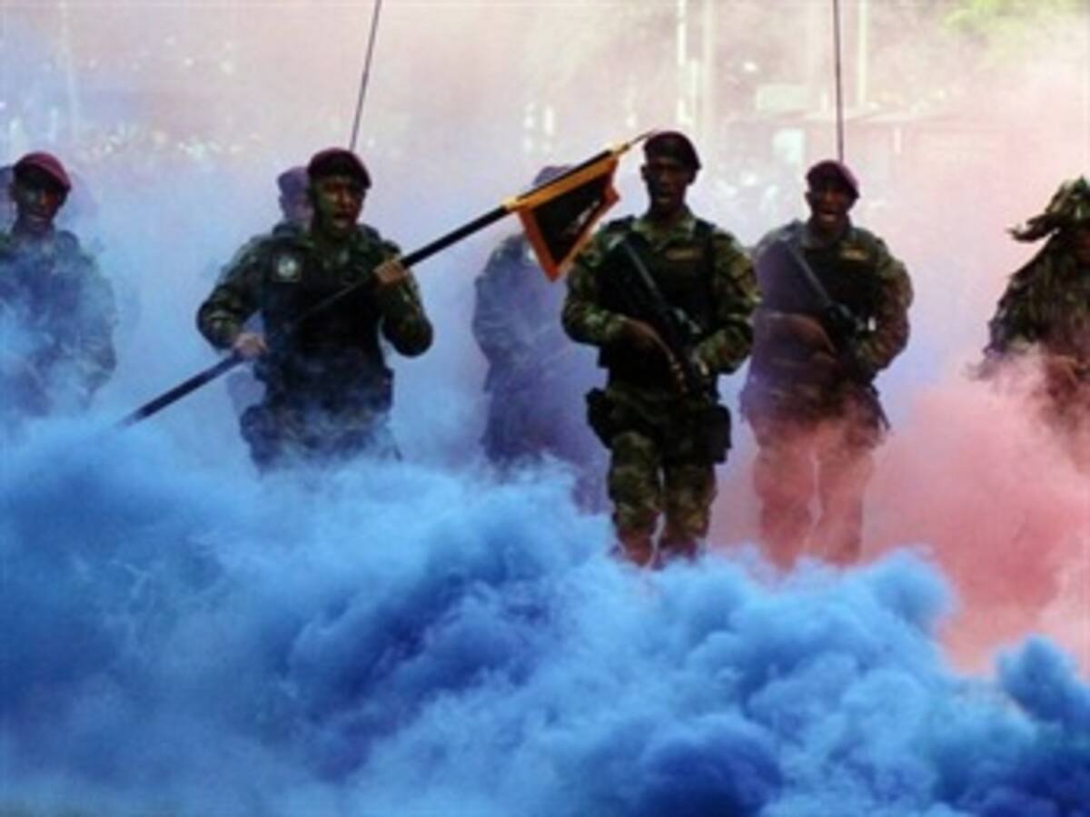 Cerca de diez mil uniformados participaron en el desfile militar para celebrar el bicentenario