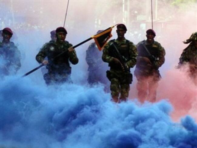 Cerca de diez mil uniformados participaron en el desfile militar para celebrar el bicentenario