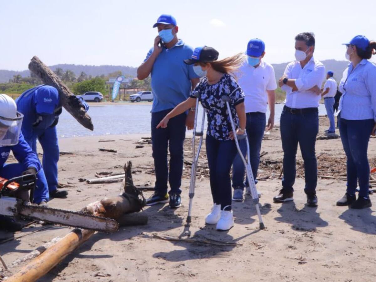 Jornadas de limpieza se toman playas de Juan de Acosta