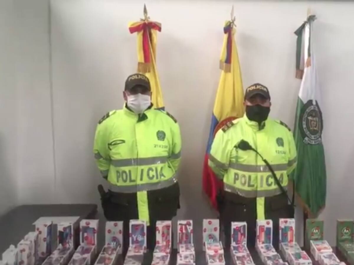 Autoridades recuperan 65 celulares robados que pretendían vender