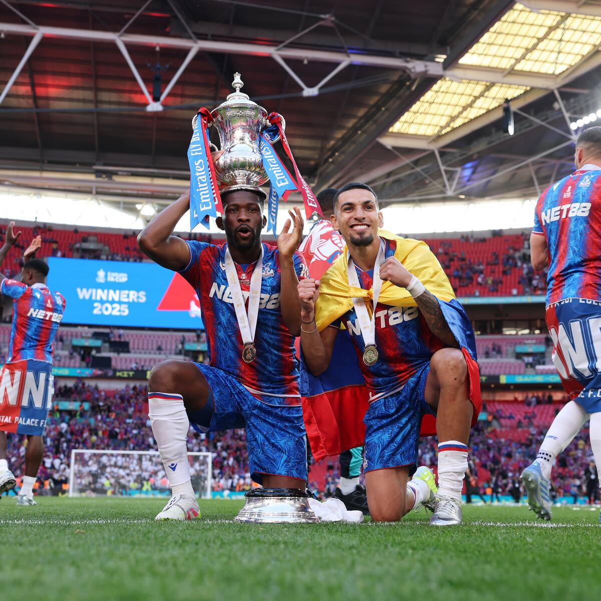 UEFA toma drástica decisión contra el Crystal Palace de Daniel Muñoz y Jefferson Lerma