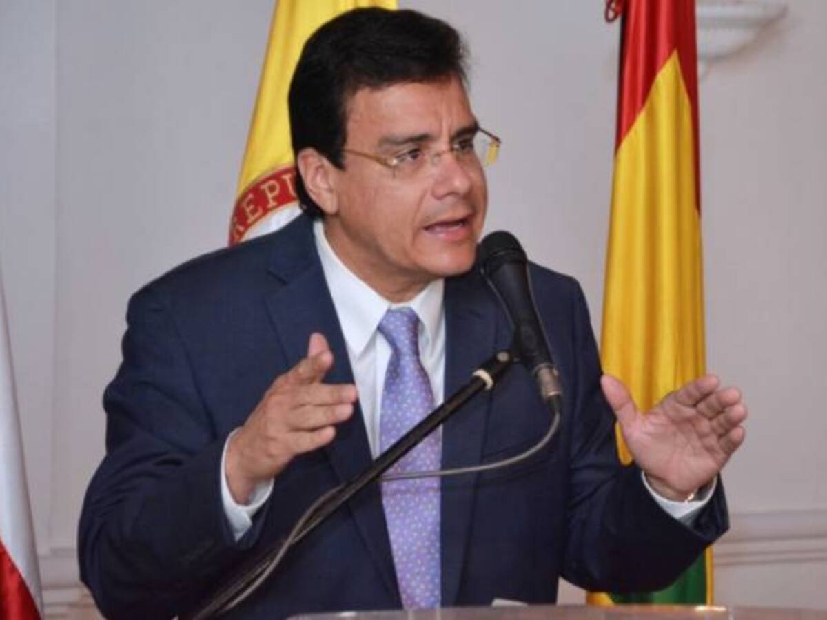 Rector de la Uniautónoma recibe bono por US 26.000 mensuales