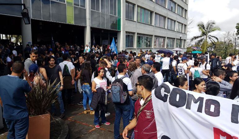 Movilizaciones de docentes y universitarios en Manizales