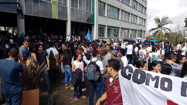 Movilizaciones de docentes y universitarios en Manizales