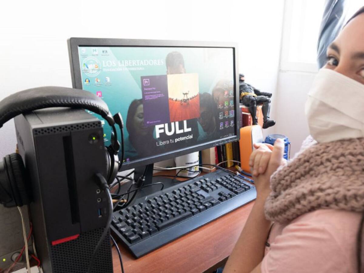 Fundación Universitaria Los Libertadores entrega computadores e internet