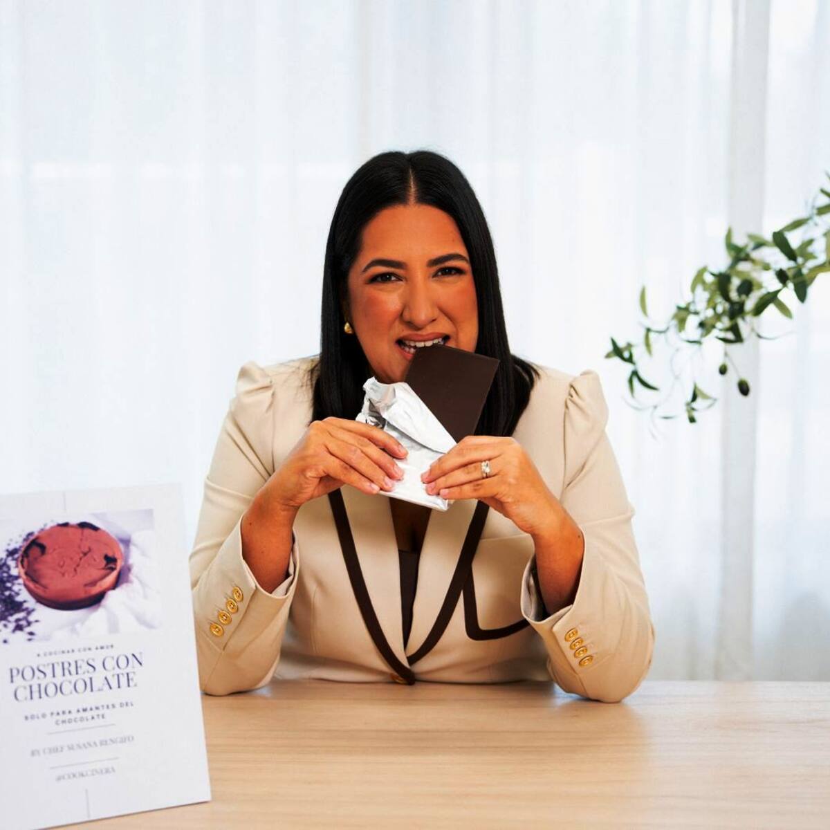 La chef Susana Rengifo transforma su amor por el chocolate en legado con un libro