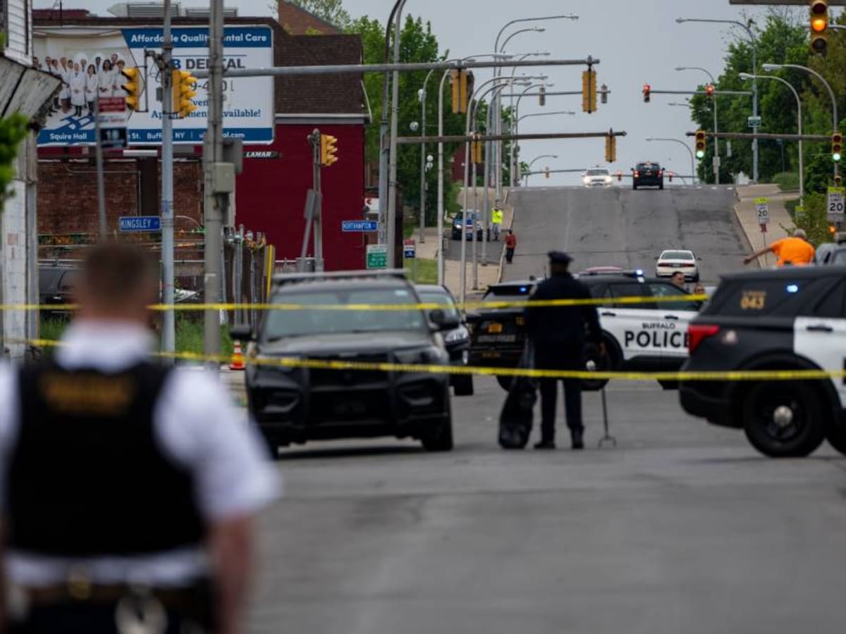 Tres muertos y dos heridos deja un tiroteo en centro comercial de EEUU