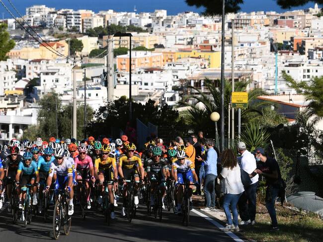 Se retiran dos equipos del Giro de Italia por casos de coronavirus