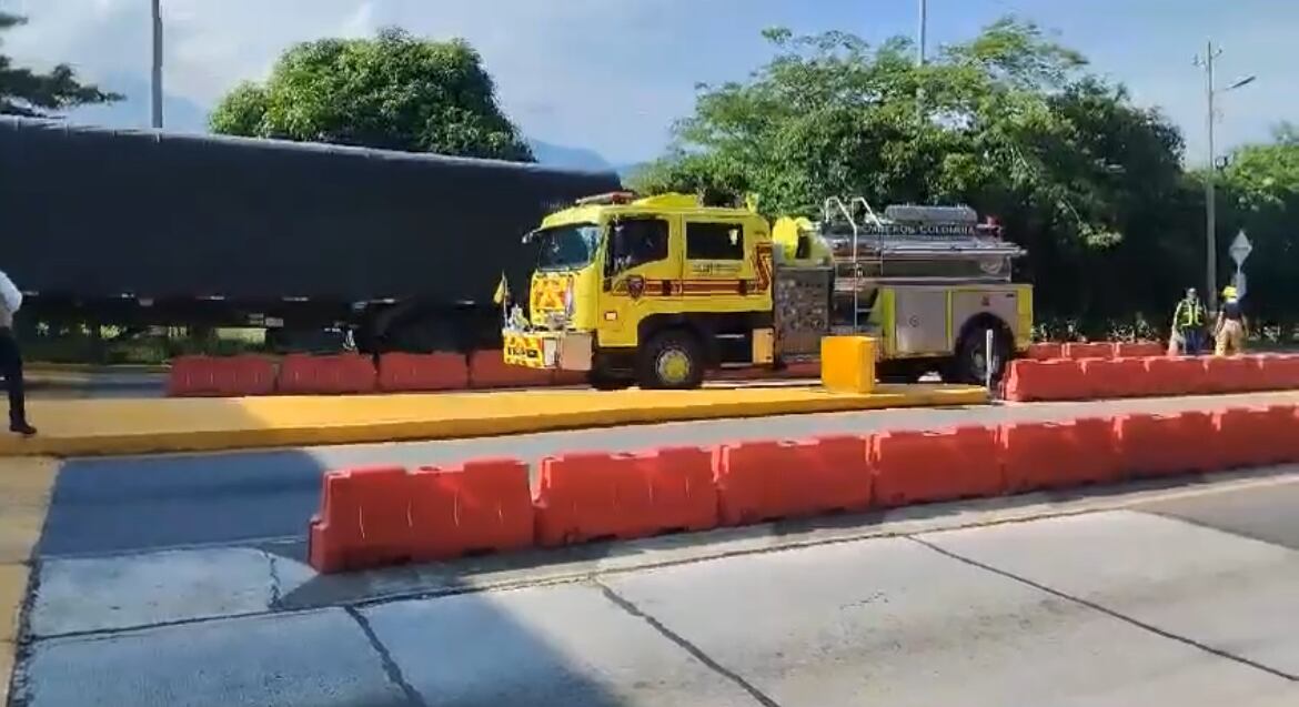 Cuerpo de Bomberos de Santa Marta en el peaje de Neguanje