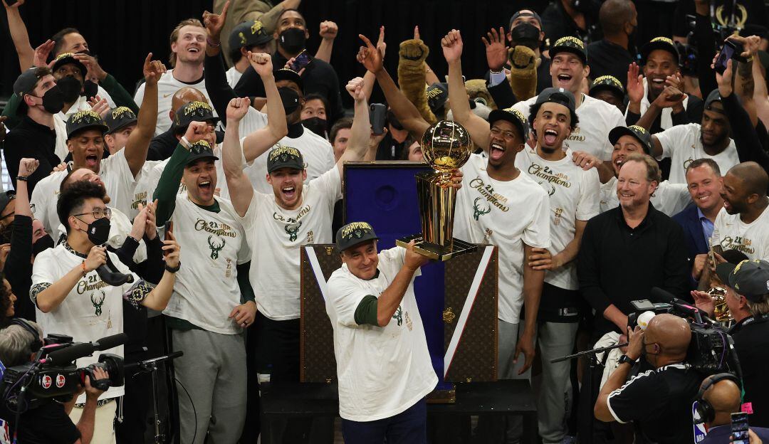 Bucks vence a Phoenix Suns y logra su primer título de NBA desde 1971