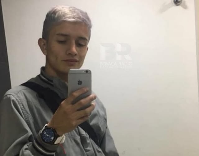 La familia de César Leonardo Torres, joven domiciliario asesinado en Tunja durante Semana Santa, denuncia irregularidades en la audiencia que dejó en detención domiciliaria al presunto homicida.