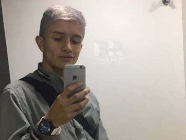 La familia de César Leonardo Torres, joven domiciliario asesinado en Tunja durante Semana Santa, denuncia irregularidades en la audiencia que dejó en detención domiciliaria al presunto homicida.