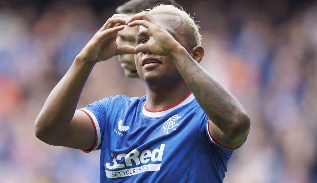 Alfredo Morelos festeja su primer gol de la temporada con el Rangers.