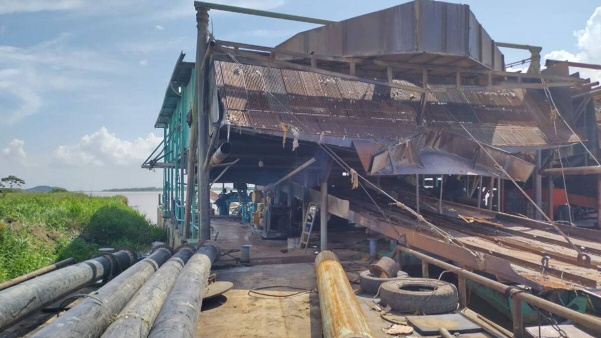 Inician trabajos con dragas en el chorro Caregato para evitar inundaciones
