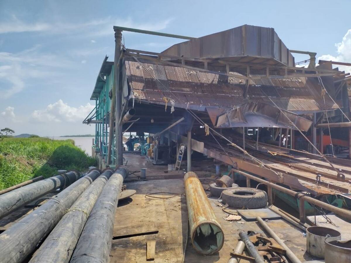 Inician trabajos con dragas en el chorro Caregato para evitar inundaciones
