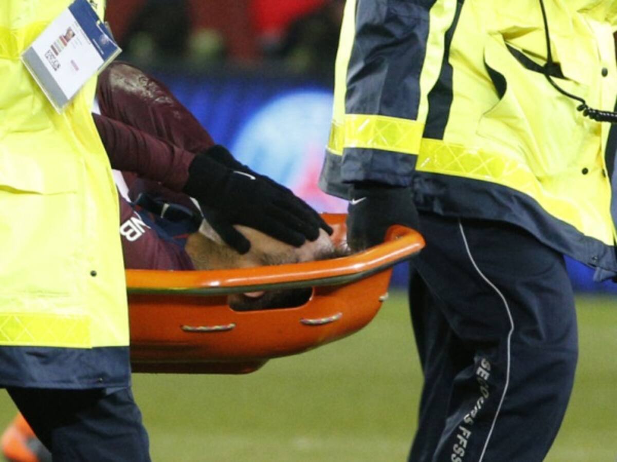 Neymar sufre un esguince de tobillo y una fisura en el quinto metatarsiano