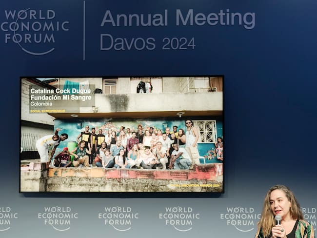 Fundación Mi Sangre, recibe el premio &#039;Innovadora Social del año 2024&#039; por el Foro Económico Mundial de Davos.
