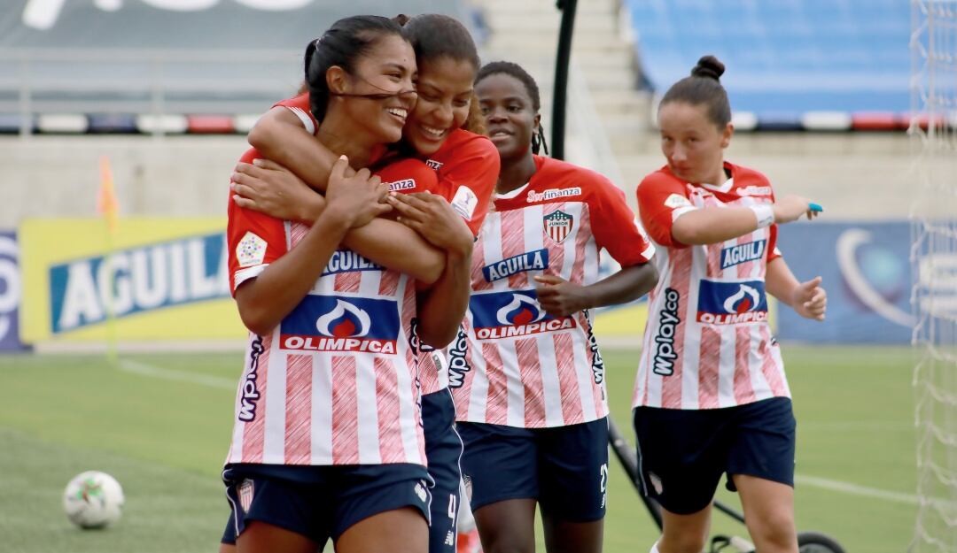 Las jugadoras del Junior festejan un gol durante la Liga femenina del año pasado.
