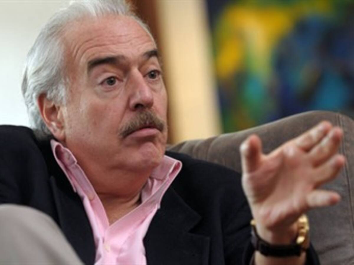 Pastrana pide a Santos "romper silencio" sobre acusaciones de Maduro